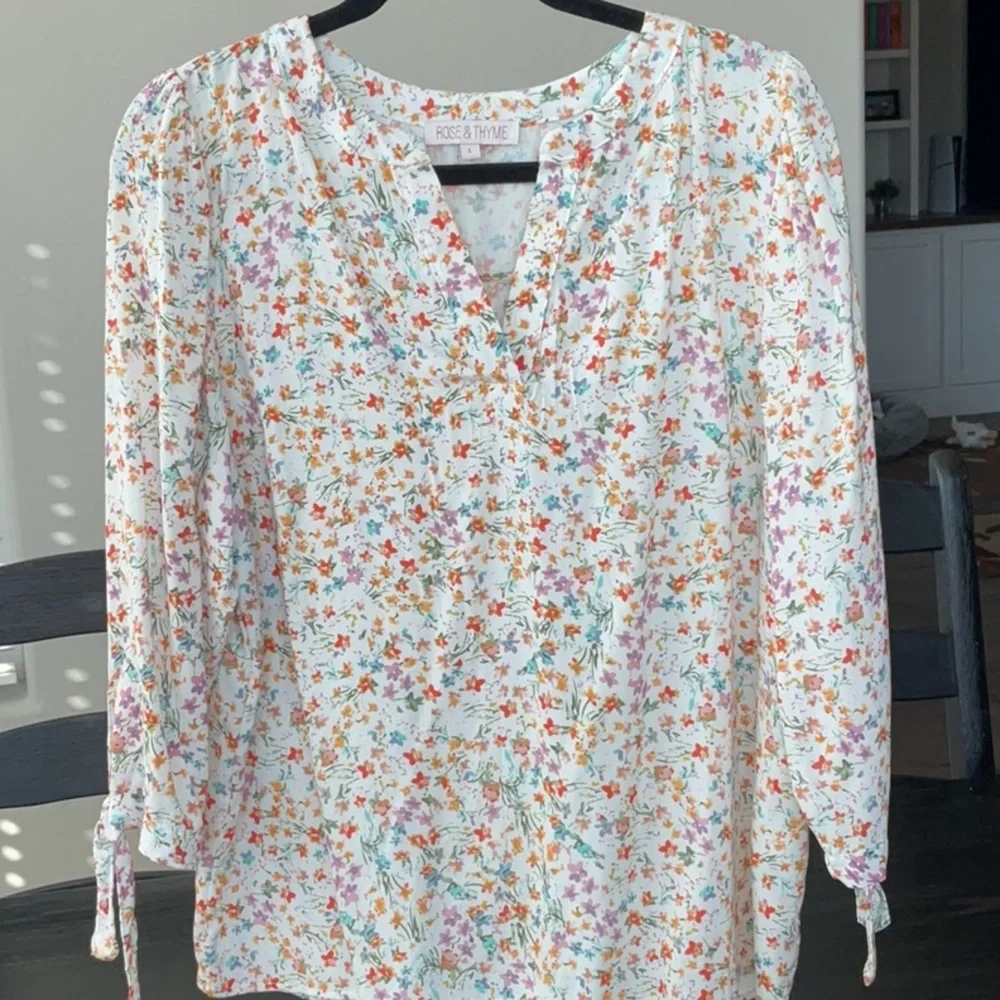 Rose & Thyme Floral Top - Picture 12 of 12